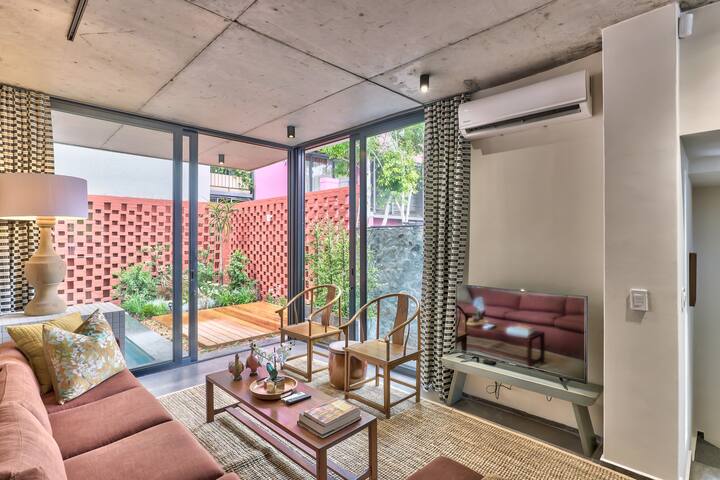 Newly Renovated Family Home with Plunge Pool gallery image 3