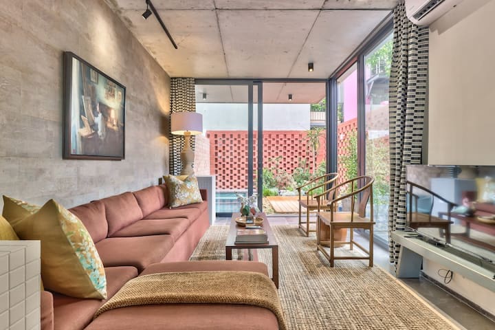 Newly Renovated Family Home with Plunge Pool gallery image 2