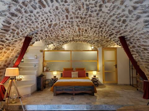 "La Bergerie" Suite with Jacuzzi in Provence