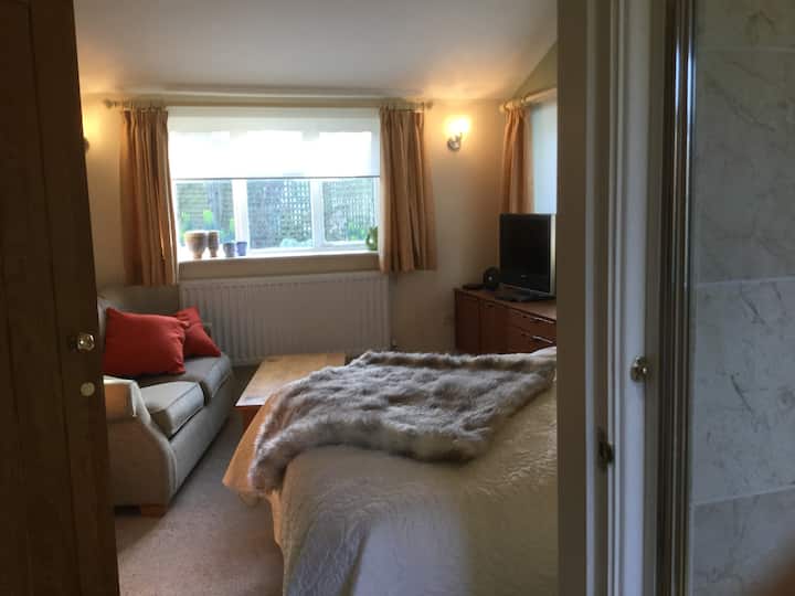 Chumba cha kukaa cha kitanda 3.9m x 3.3m