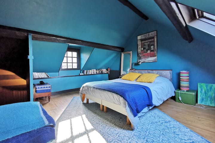 Спалня със самостоятелен достъп (двойно изложение, градина и залив на Сена)