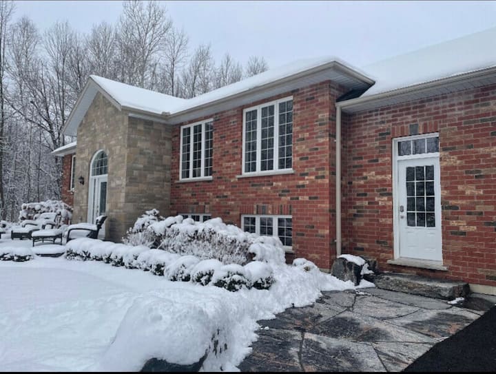 Deluxe 1Bed+ rental unit with serene surroundings. Apartments for