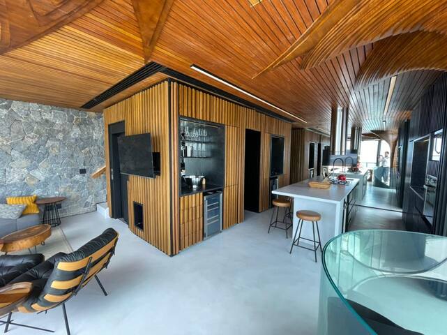 Incrível cobertura com vista para o Arpoador. gallery image 2