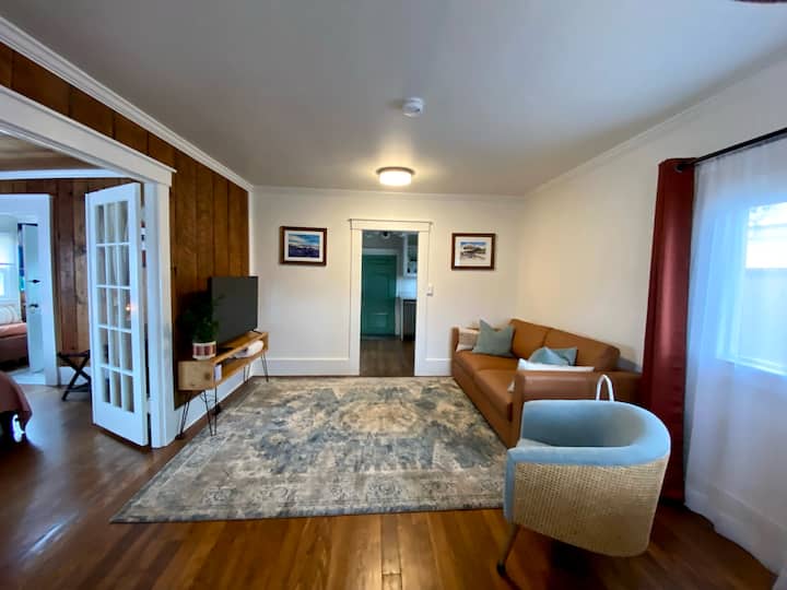 Cozy Cabin In Downtown Everett -Walk To Everything - Everett, WA