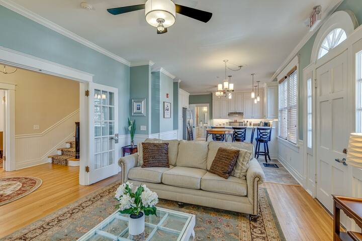 Serene Family Home ~ The Music Row Manor