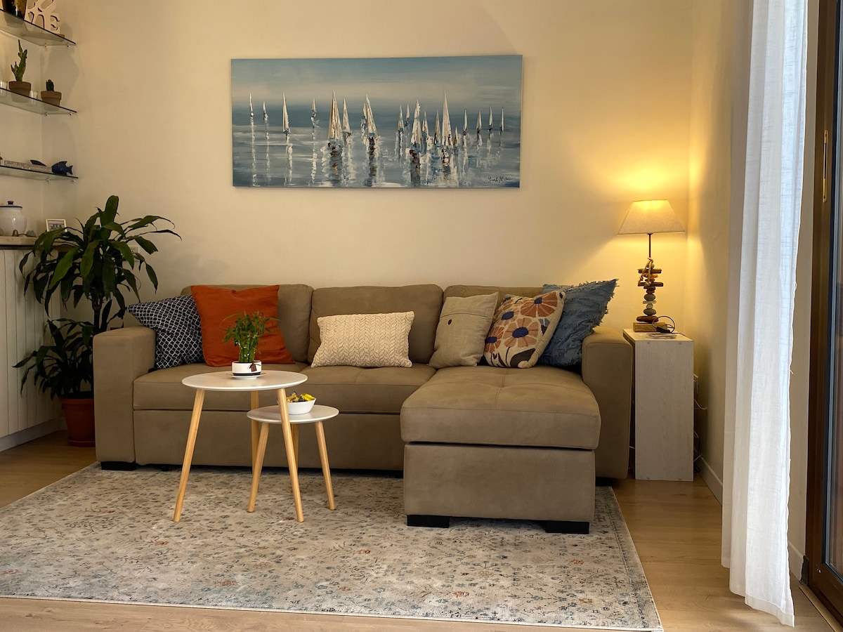 Erfolgreiche Airbnb-Immobilie: Rome's Seaside-Comfortable, Clean, OnsiteParking in Pomezia