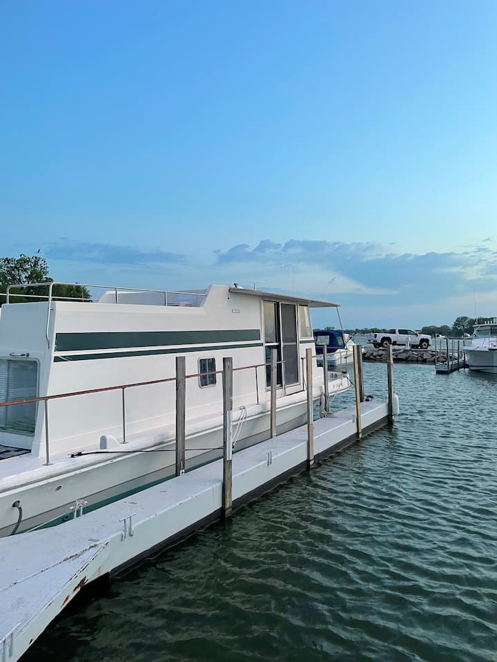 Gem Beach Vacation Rentals & Homes Catawba Island Township, OH Airbnb