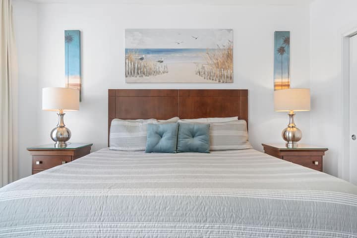 Luxury Master bedroom en-suite.  Perfect for the king and queen of the family to kick back and relax.  Enjoy beautiful views from your master suite.