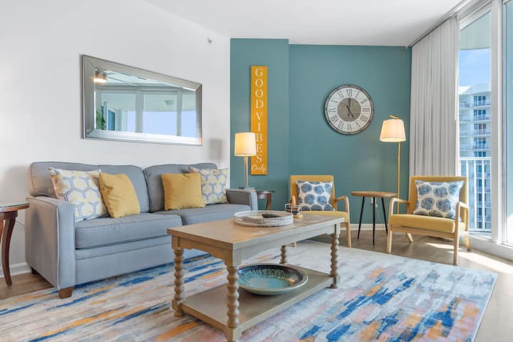 Beautifully decorated space to enjoy all the comforts of home.  Gulf and Lagoon Views. Experience a relaxing movie night with the family..