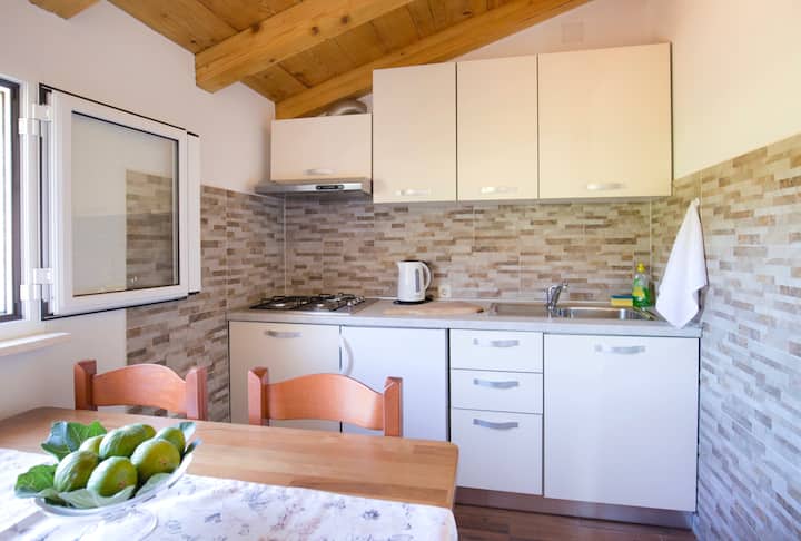 New Cozy Apartment + Free Parking - Vis