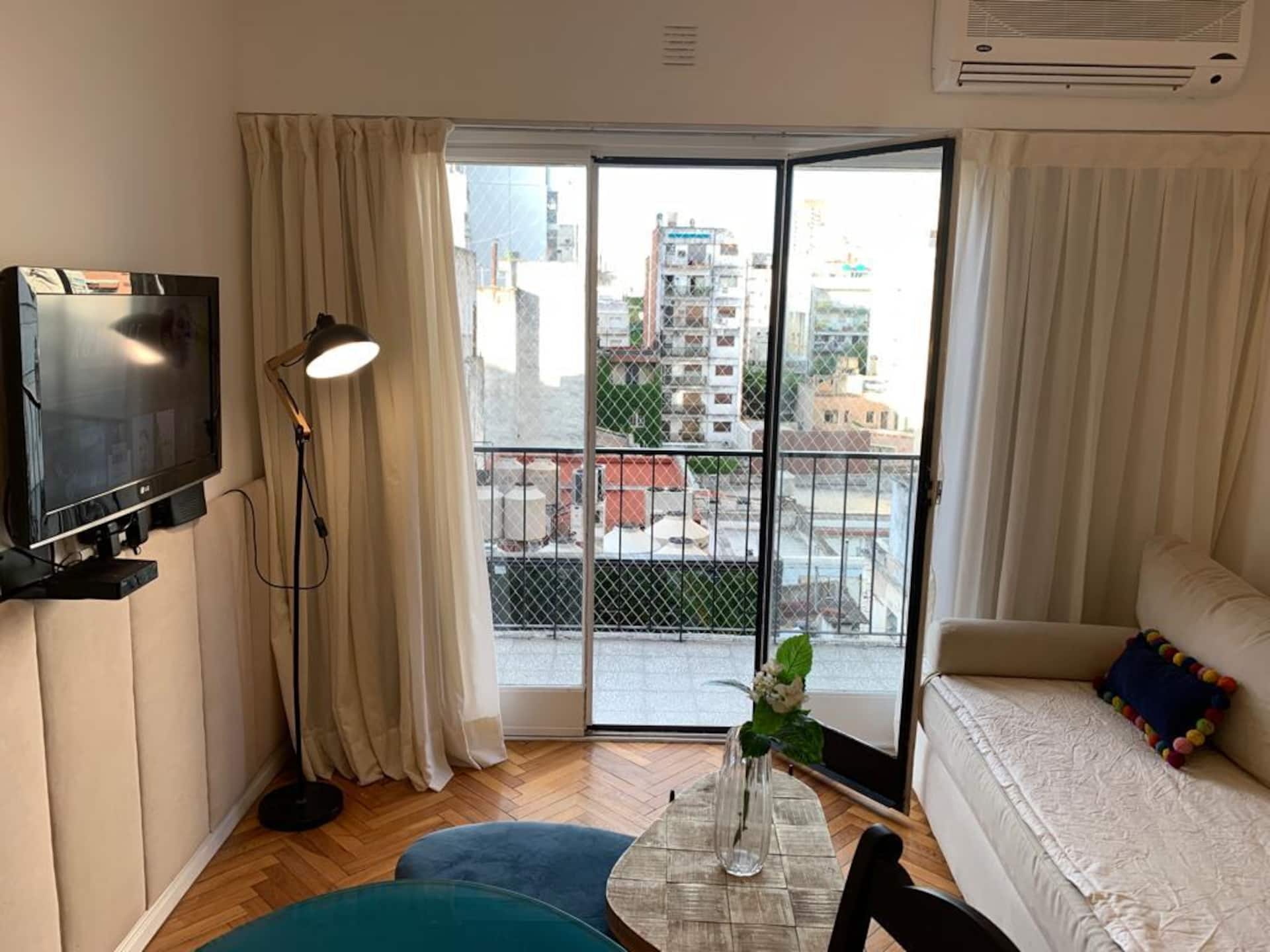 Furnished two-bedroom apartment with balcony in Recoleta