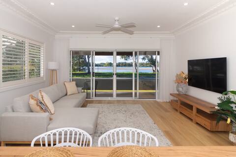 Cheerful house with water views.
