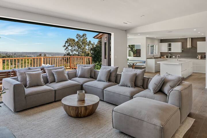 Breathtaking Views Light Filled 3B Hills Home gallery image 5