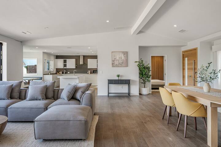 Breathtaking Views Light Filled 3B Hills Home gallery image 4