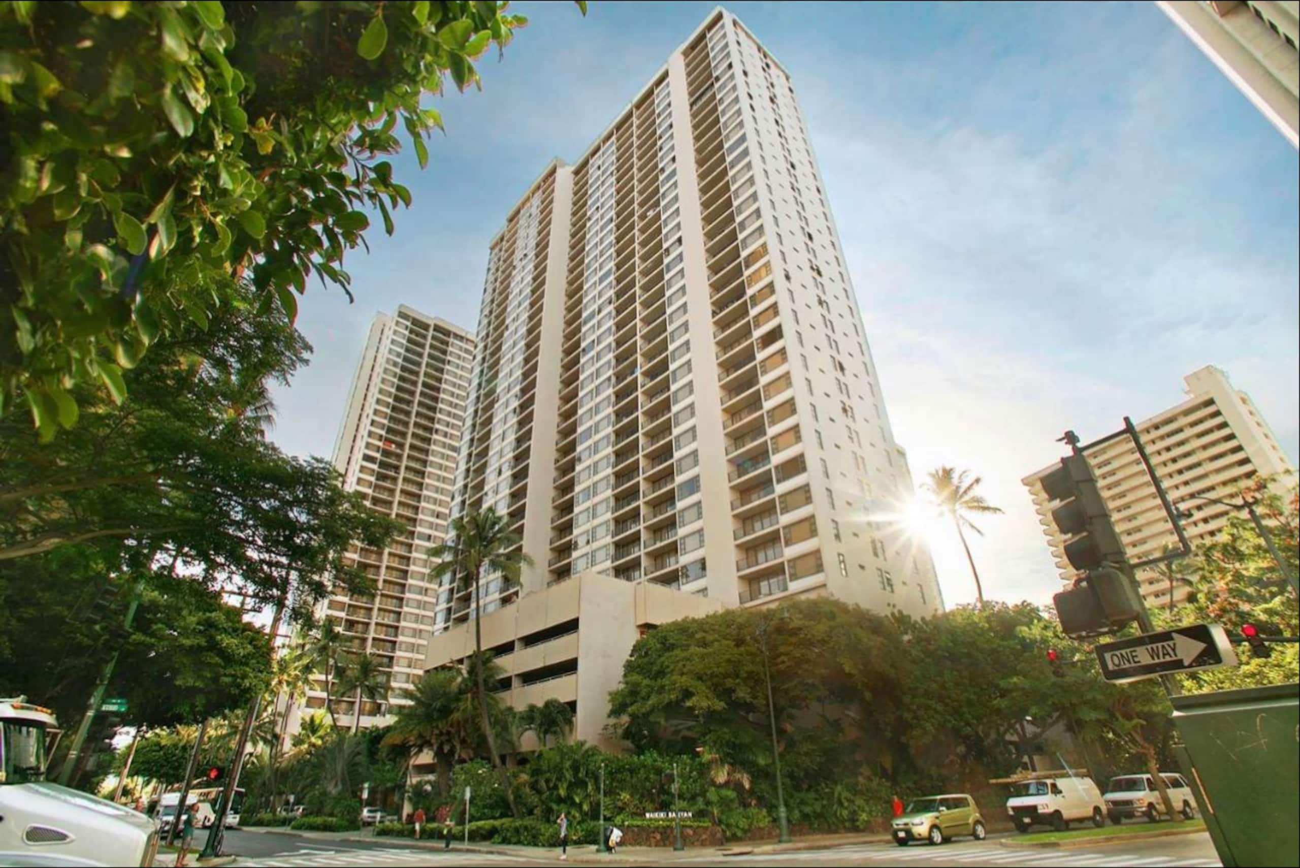 Free Parking-Waikiki Banyan Cozy 1BR Near Beach! - Image 41