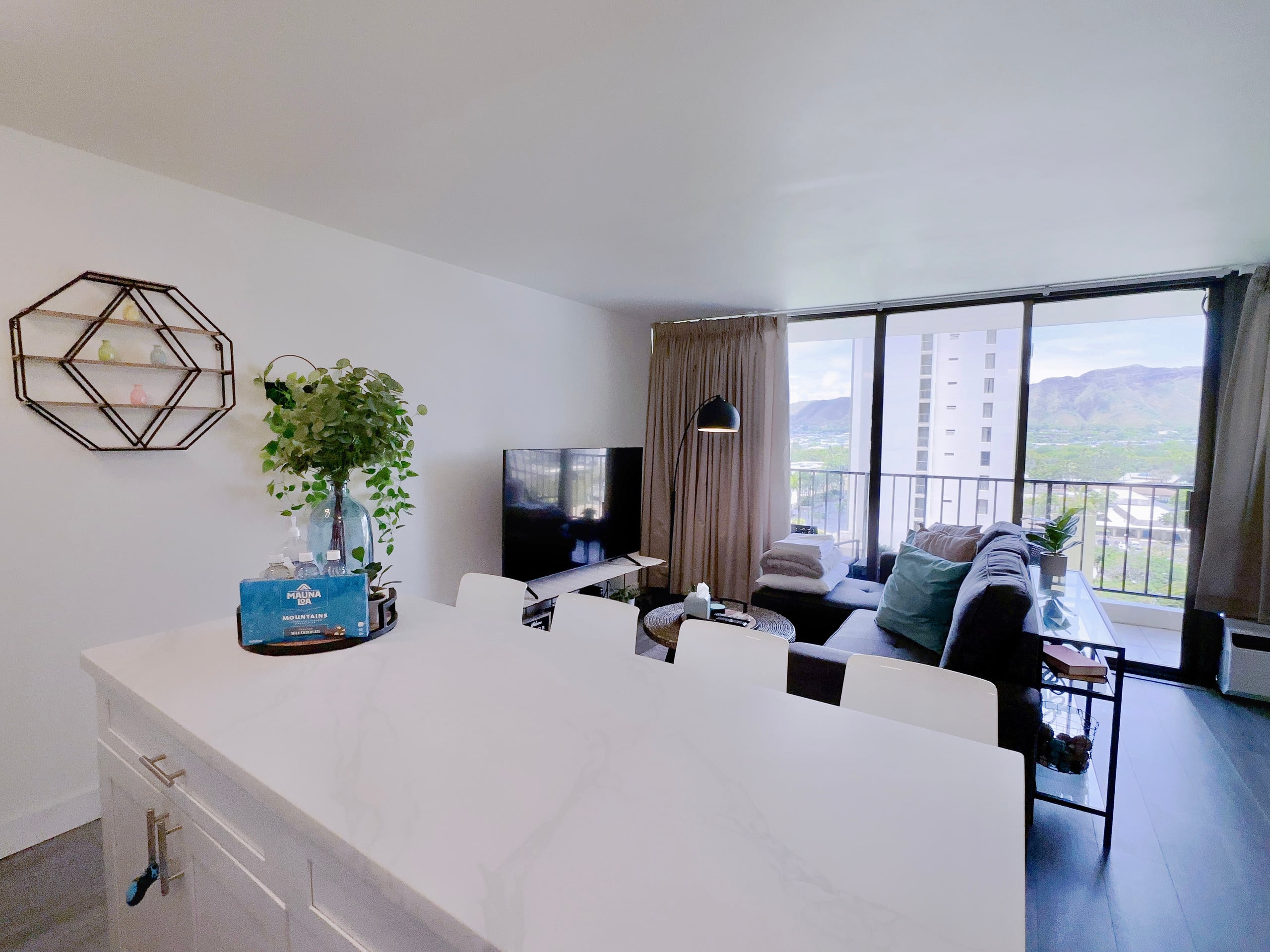 Free Parking-Waikiki Banyan Cozy 1BR Near Beach! - Image 3
