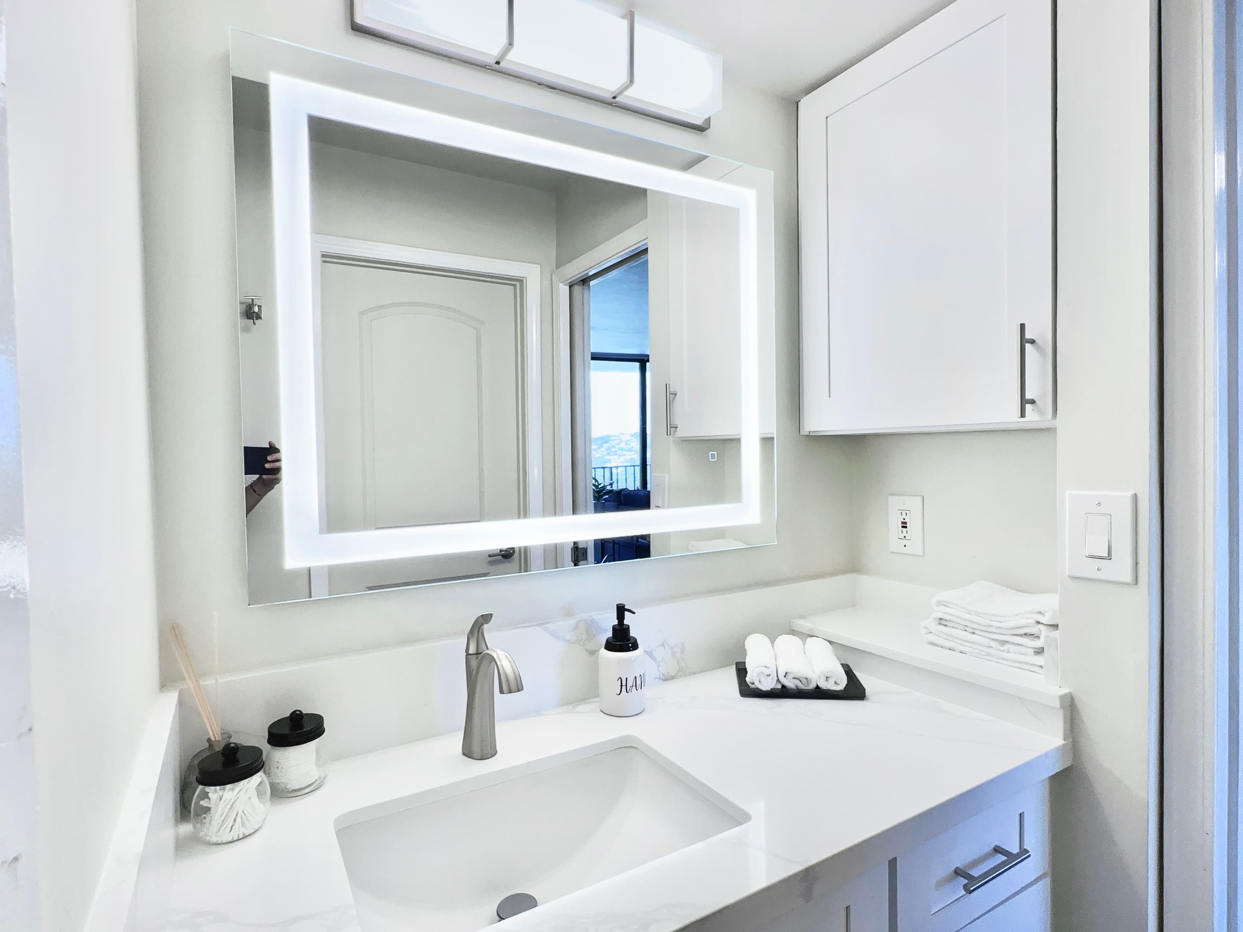 Free Parking-Waikiki Banyan Cozy 1BR Near Beach! - Image 32
