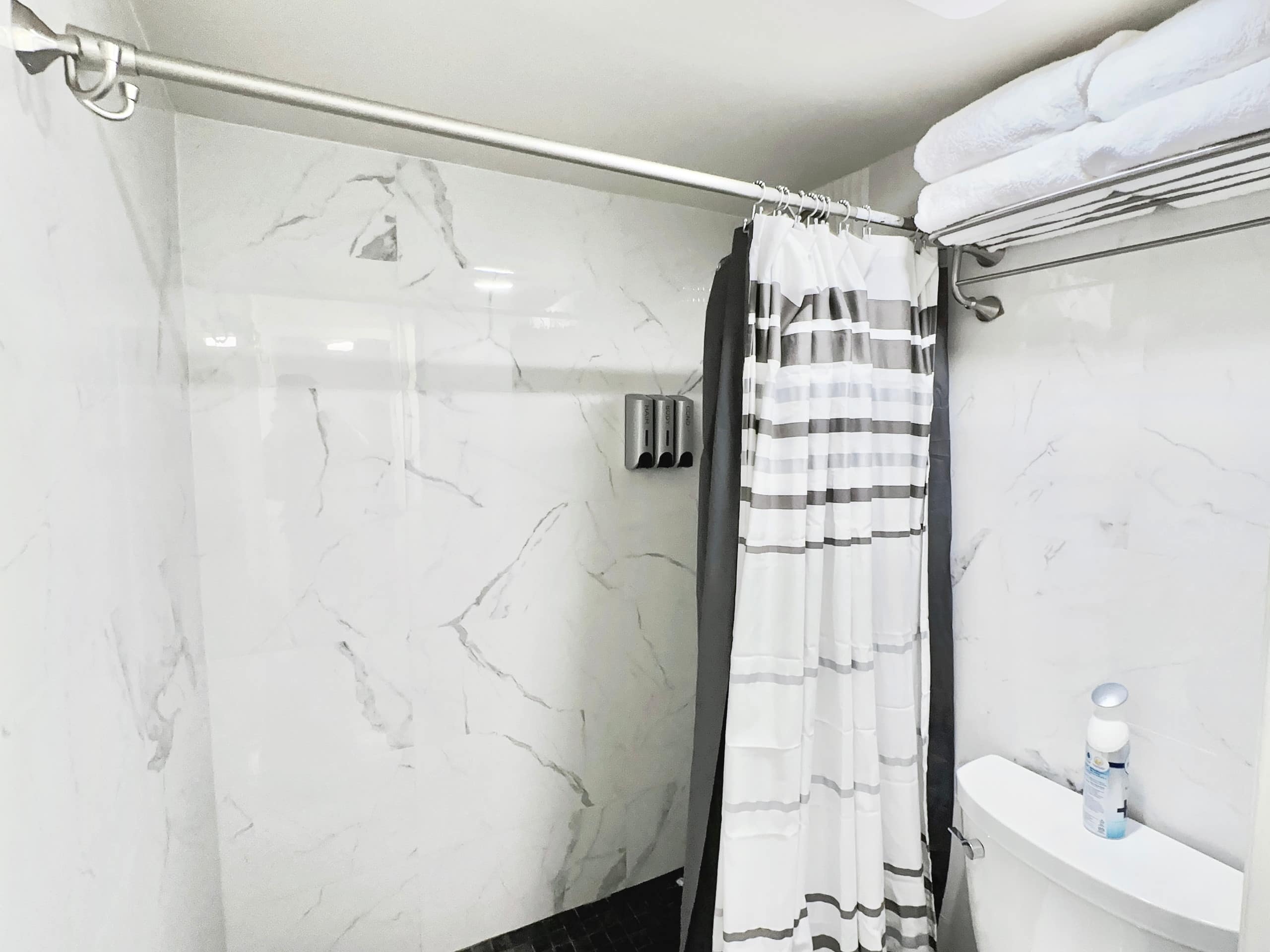 Free Parking-Waikiki Banyan Cozy 1BR Near Beach! - Image 31