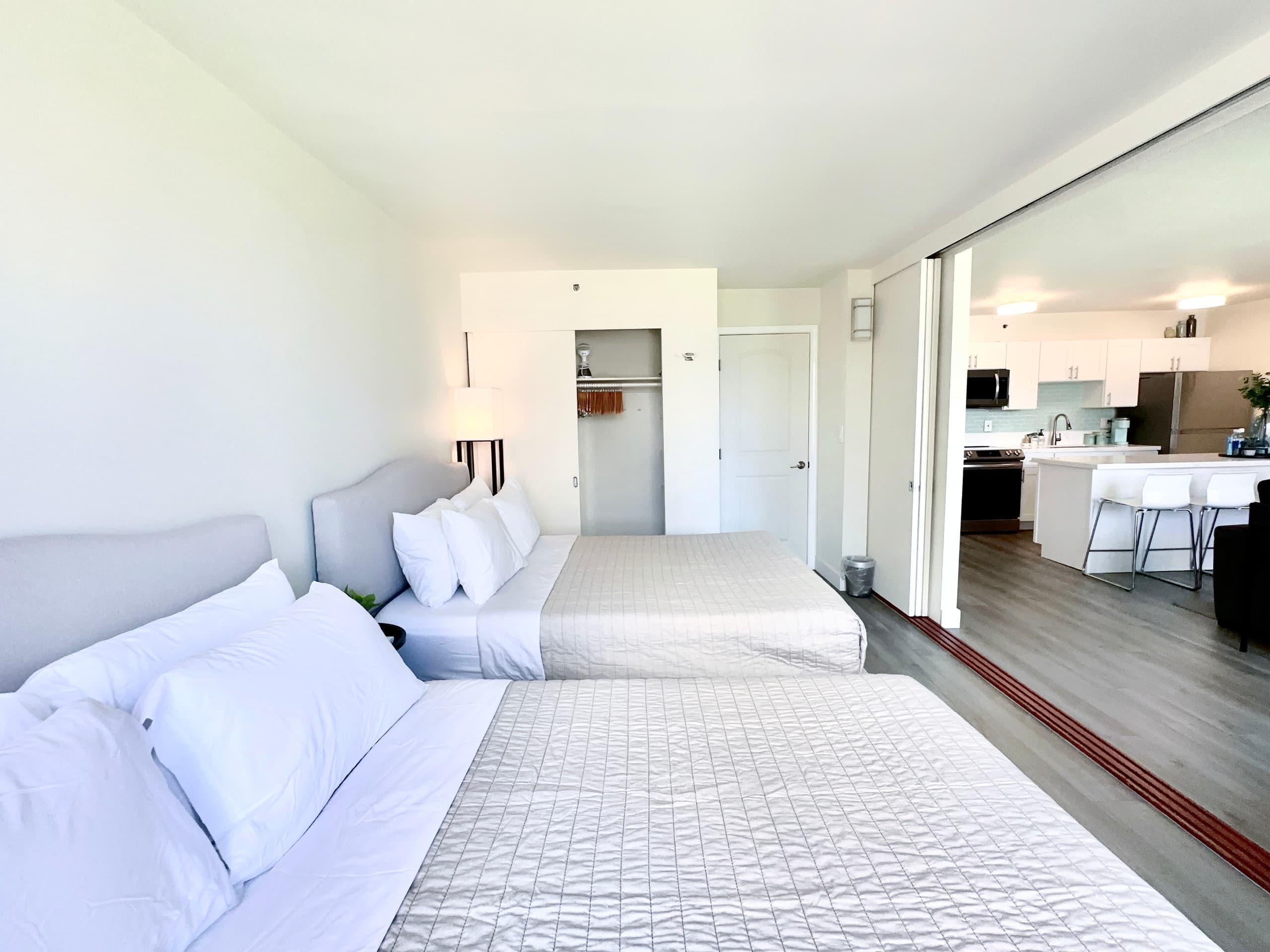 Free Parking-Waikiki Banyan Cozy 1BR Near Beach! - Image 2