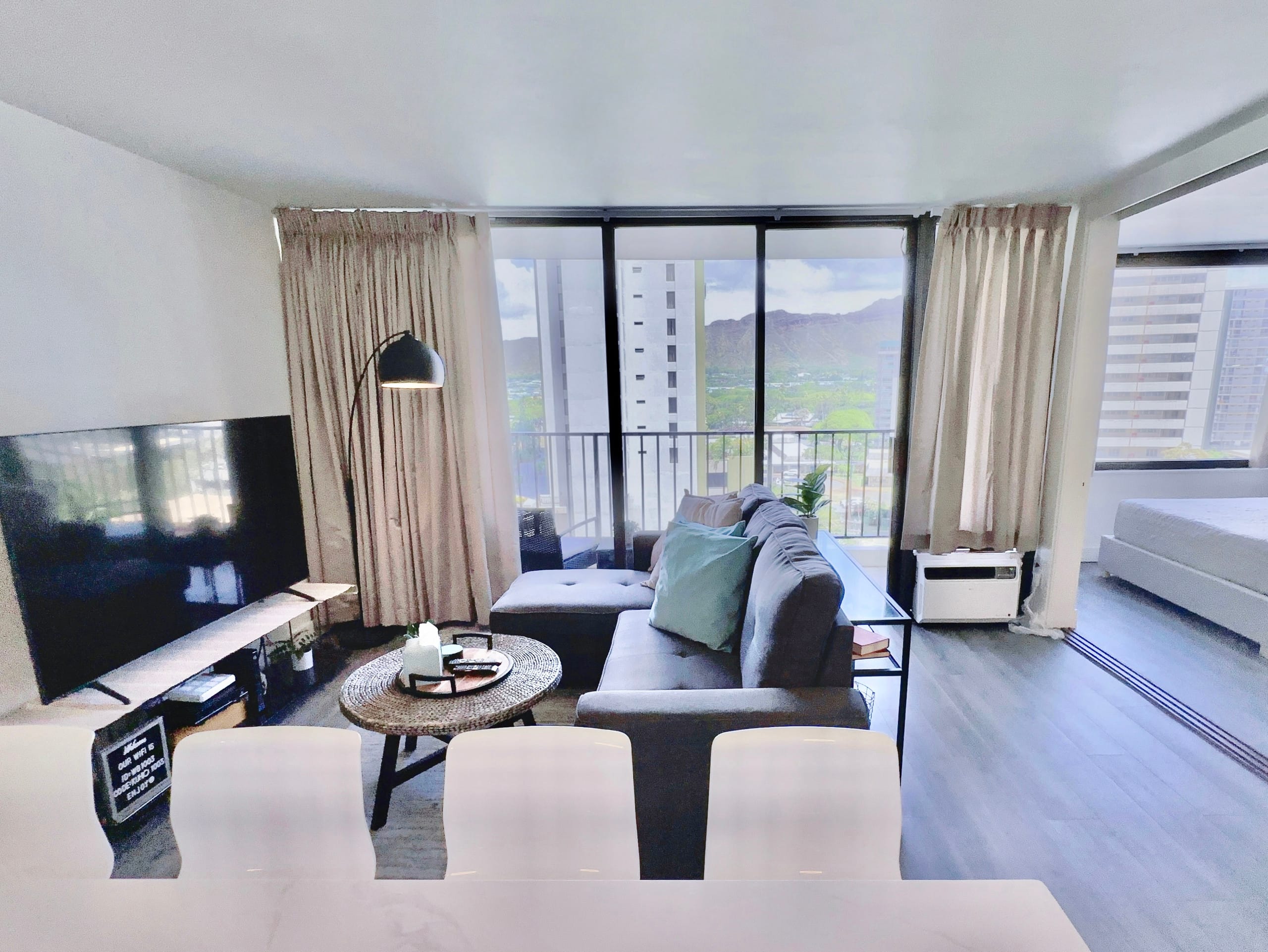 Free Parking-Waikiki Banyan Cozy 1BR Near Beach! - Image 1