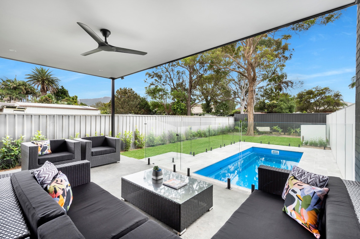 Popular Airbnb listing: Tranquila - Luxe Beach House with Private Pool in Wollongong City Council