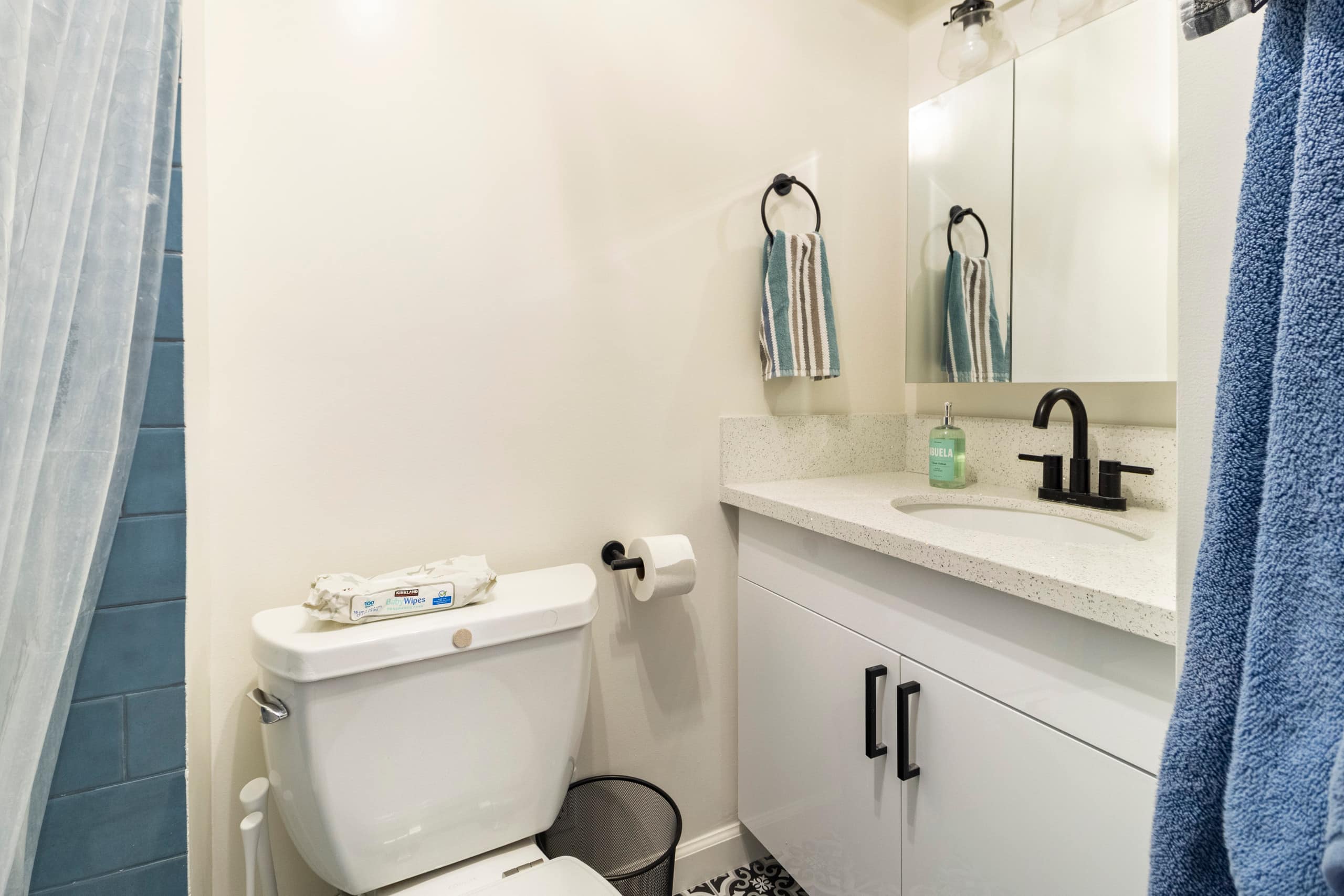 Condo in Honolulu · ★4.93 · 1 bedroom · 2 beds · 1 bath - Image 21