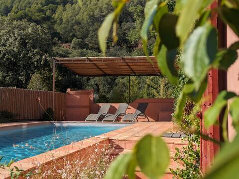 Villa with pool close to the sea