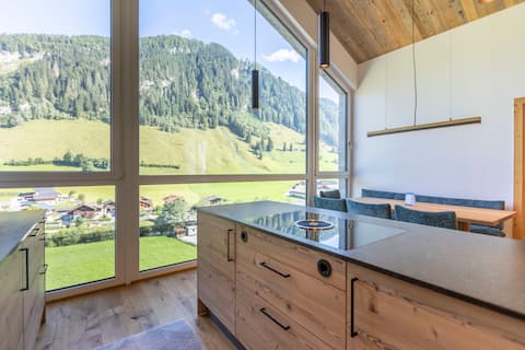 Penthouse with 3 bedrooms & sauna