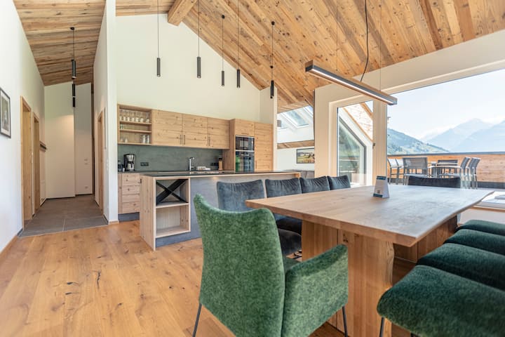 Penthouse with 4 bedrooms & sauna