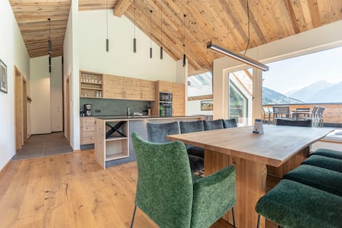 Penthouse with 4 bedrooms & sauna