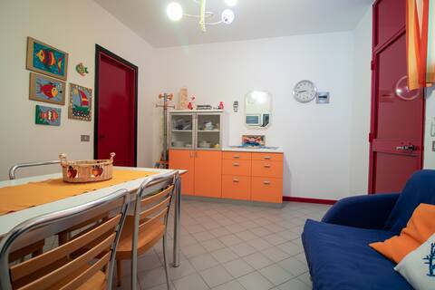 Two-room apartment with terrace and parking 250m from the sea