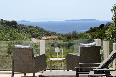 Villa,pool, 300m to beach,private location,seaview