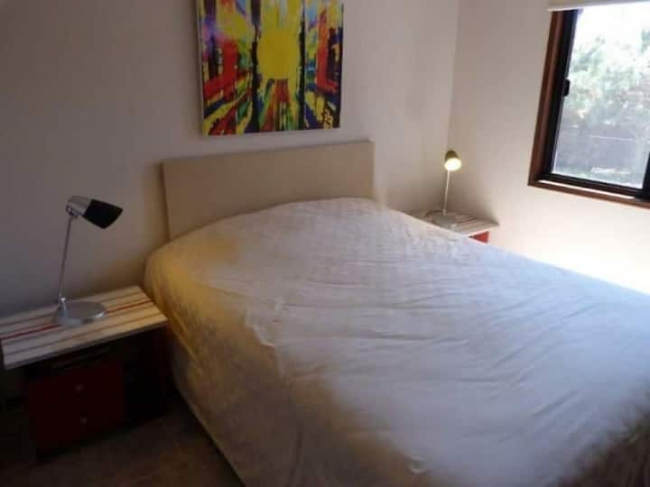 Chambre #1 : lit 2 places.