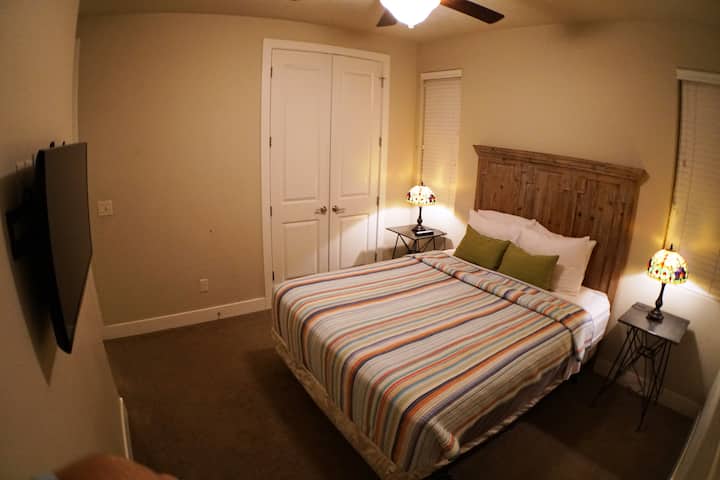 Spavaća soba s bračnim krevetom (160x200)