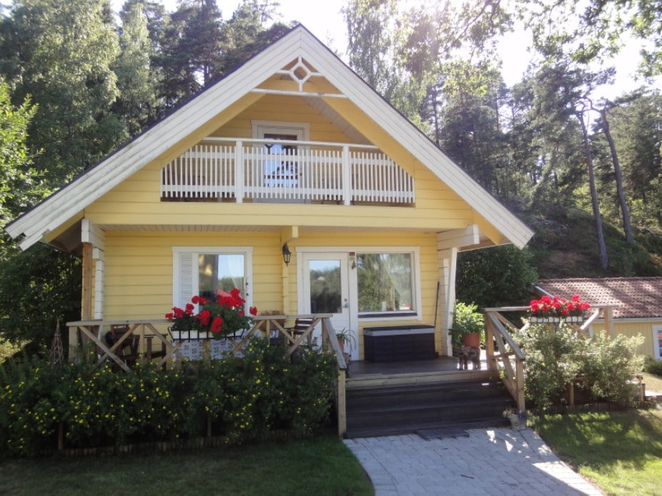 Guest house on Tynningö/Vaxholm 9,900/week.