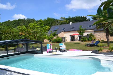 House 'Kerbader' with pool and close beach