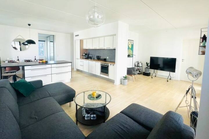 Modern 3-bedroom 103m2 flat by Bella Center gallery image 3