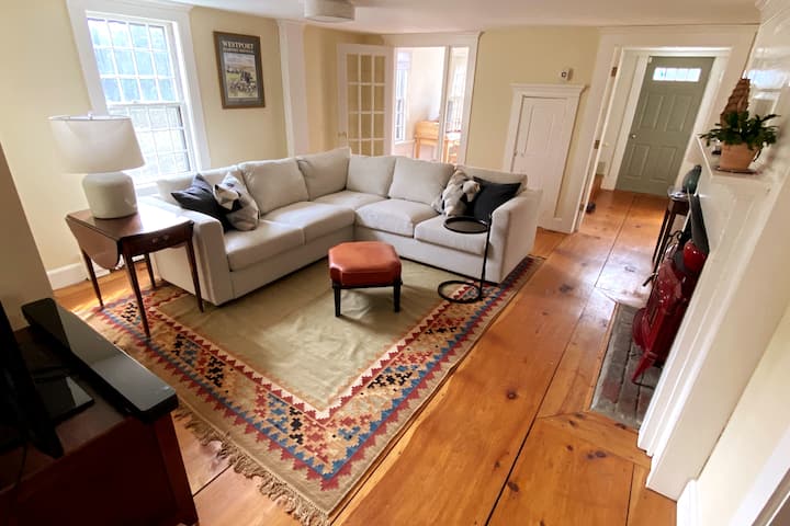 Historic Colonial 4-bedroom  Home In Coastal Town - Little Compton, RI