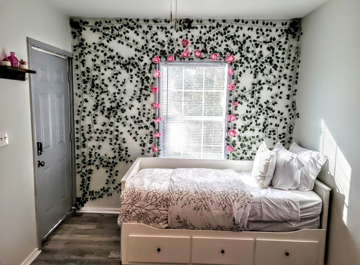 Successful Airbnb property: Super Value Suite #8 - *4 km from FIFA Fan Fest* in Magnolia Park