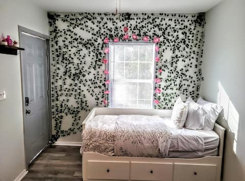 Successful Airbnb property: Super Value Suite #8 @ East End Revitalized in Magnolia Park