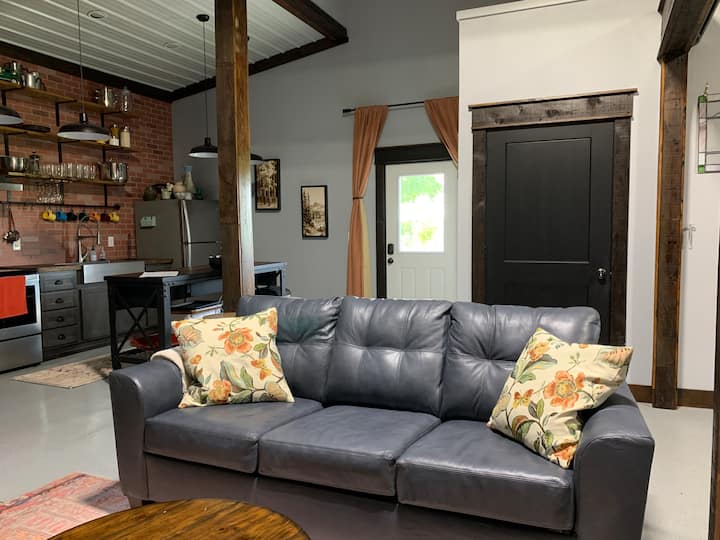 Ozark Artist Retreat And Art Studio - Ozark, MO