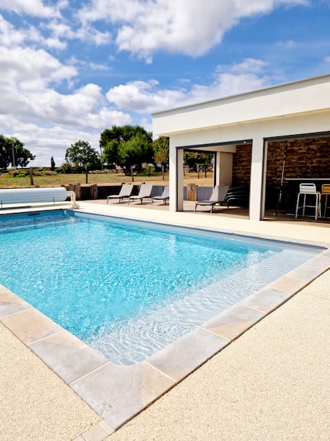 The "Aubrac" Gîte, High-end, Garden, Pool