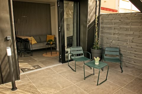 Quiet studio terrace near Paris La Défense
