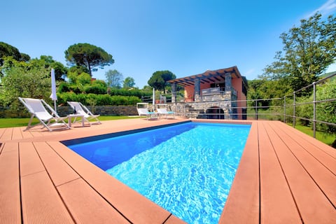 THE GARDENS OF CAMOGLI, Villa Rumanin, Garden & pool