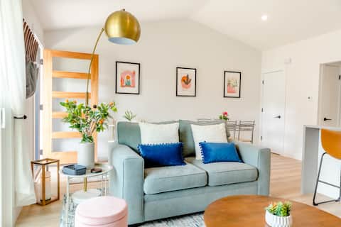 Top Airbnb: Walk to Zilker+Barton Springs|Kg Bed|Parking|Patio in Barton Hills