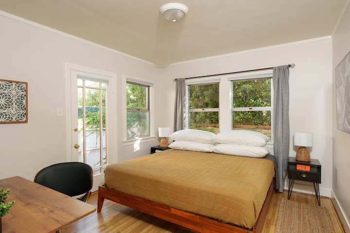 Comfortable and Stylish Home Close to Caltech