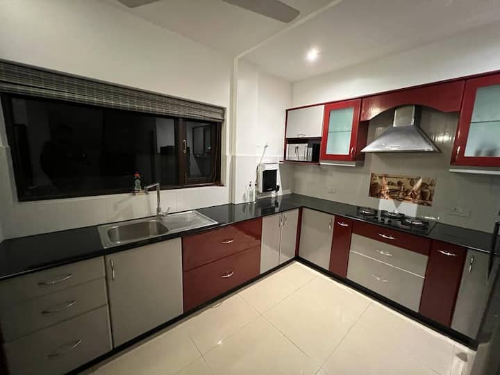Full kitchen image 1