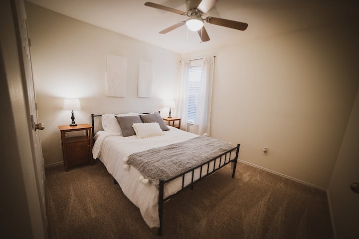 1 nga 4 dhomat e gjumit me krevat dopio "queen"