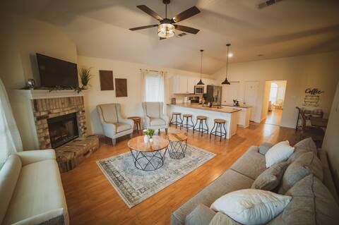 Modern Farmhouse w/ Pool, Hot Tub + Fire Pit - 4BD
