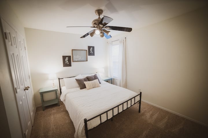 1 nga 4 dhomat e gjumit me krevat dopio "queen"